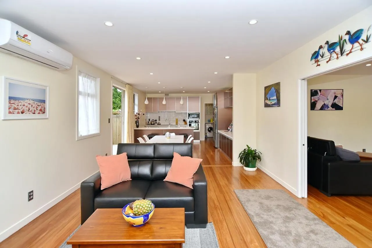 Clyde 106 - Christchurch Holiday Homes New Zealand