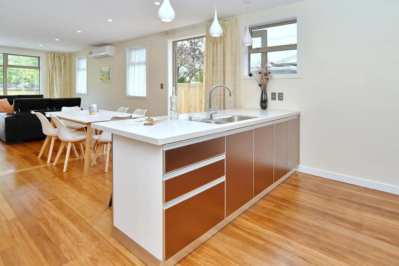 Clyde 106 - Christchurch Holiday Homes New Zealand