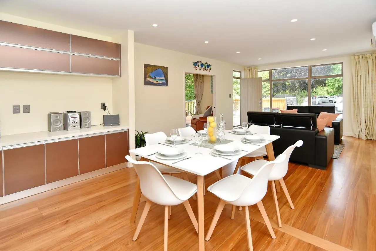 Clyde 106 - Christchurch Holiday Homes New Zealand